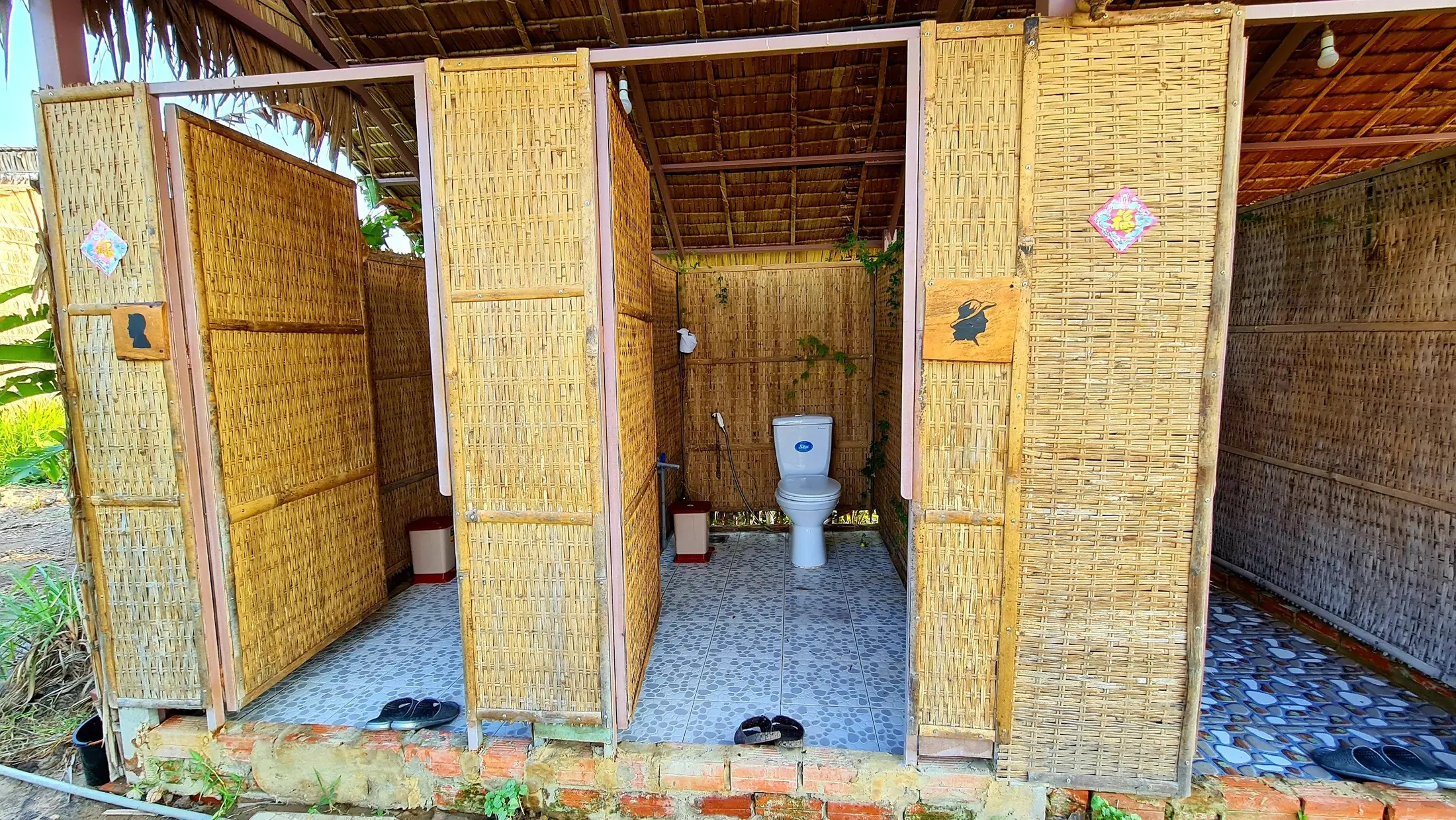 Shared bathroom and WC facilities near the Eco Stilt House