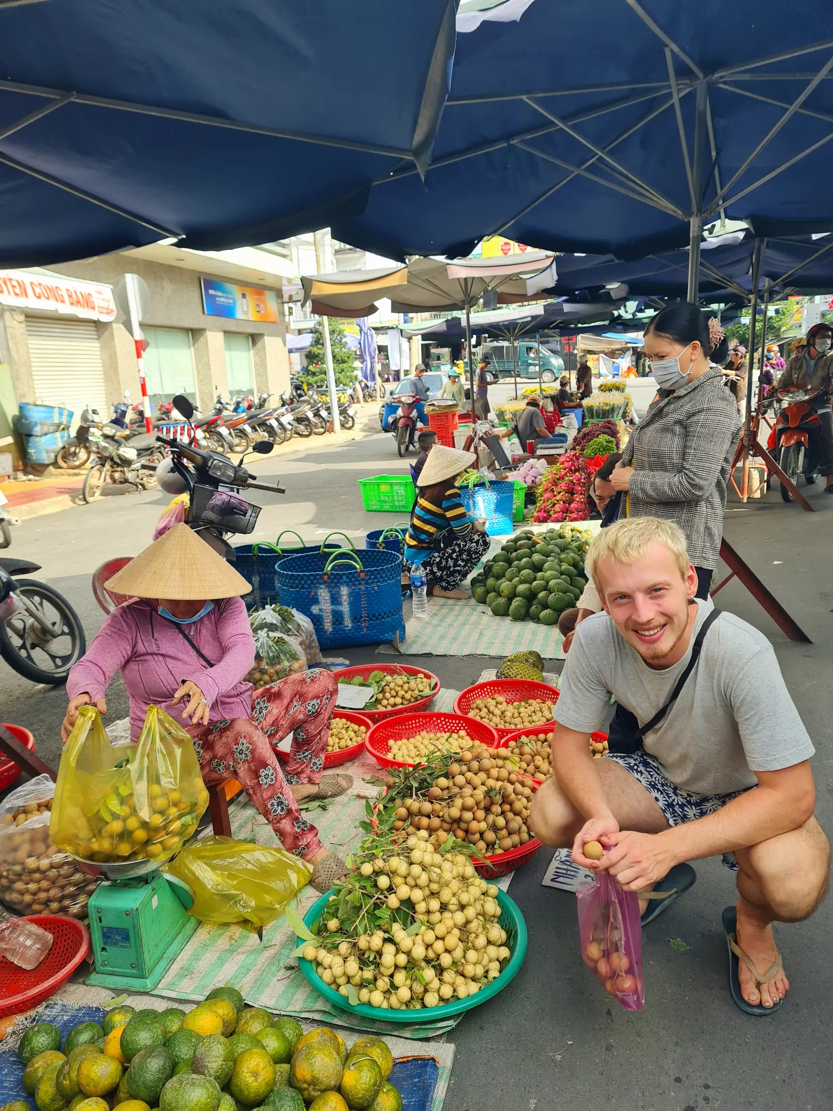 Fresh produce and local vendors at Sa Dec market